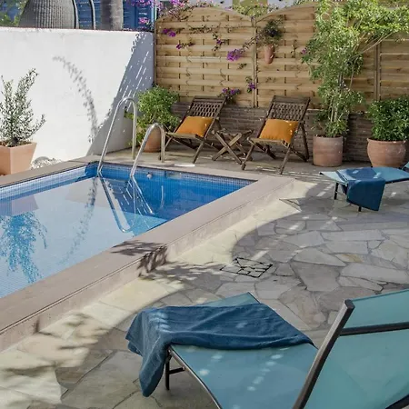 Mb-spacious Townhouse With Private Pool